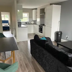 Luxe 2 Bedroom Duplex With Free Parking Stockport
